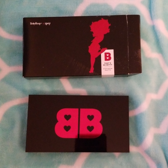 Eyeshadow Pallet - Picture 2 of 2